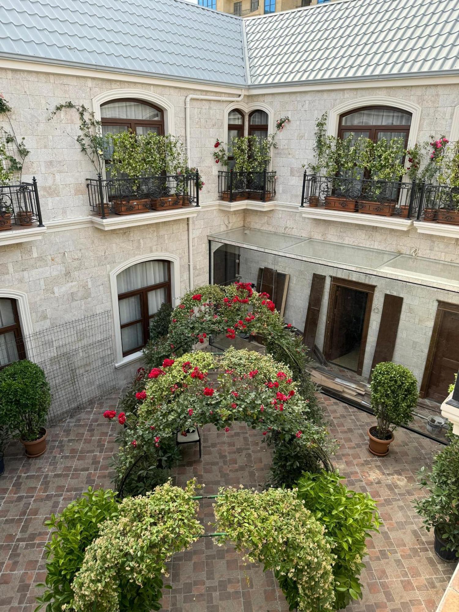 Midway Baku Hotel Exterior photo