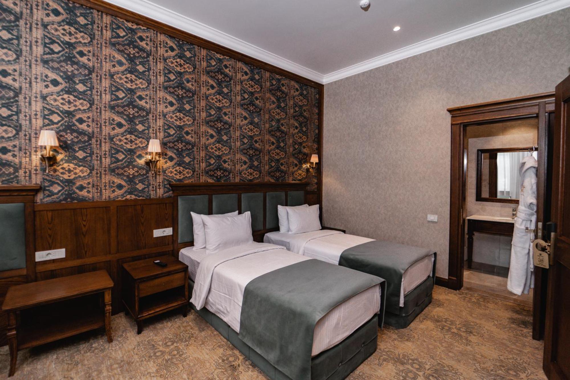 Midway Baku Hotel Exterior photo